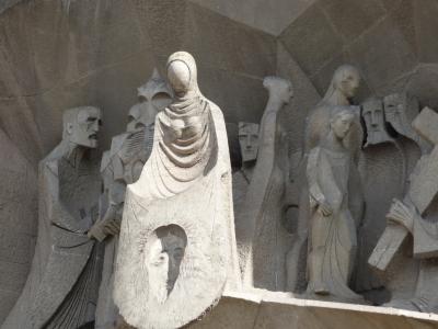 サグラダ・ファミリア建物外部の彫刻群。ガウディの設計は何処まで指定しているのだろうか。