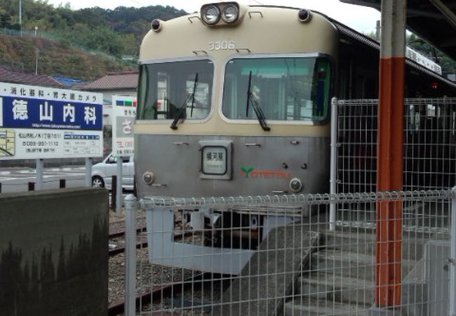 高浜線の終点、松山観光港への連絡駅です