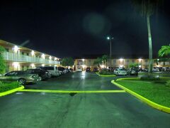 朝6時過ぎに起床です。
“フェアウェイ・イン・フロリダシティ （Fairway Inn Florida City）” は典型的なアメリカの郊外型モーテルで、快適でした。