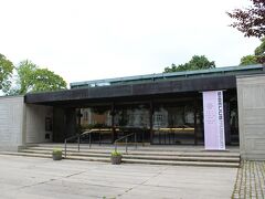 再びアウラ河畔沿いを歩いて行き、１０時、シベリウス博物館（Sibelius Museo）へ。

その名の通り、フィンランドの国民的作曲家、ジャン・シベリウス（Jean Sibelius、1865-1957年）の業績を展示している博物館です。

【シベリウス博物館HP】
https://sibeliusmuseum.fi/en/sibeliusmuseum/