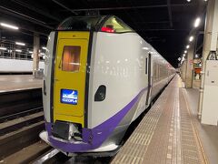 4日の丘珠～釧路便を予約してありましたが、万一欠航したら釧路に友人が取り残されてしまうので、予定を前倒しして札幌駅からおおぞらで釧路へ。今日の北海道は日本海側が大雪で旭川からの特急も遅れ乗継待ちで20分遅れて発車です。