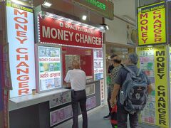 両替商。レートを見たかったが開示なし。
あまり写真を撮れなかってですが、インドに来ているような（行ったことないけど　）雰囲気で行けてよかった。