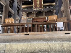 その後またバフに乗って国宝の吉備津神社へ参拝します。