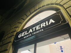 ご飯の後はデザートです！
今日もまた、お気に入りのジェラート屋さんへ。