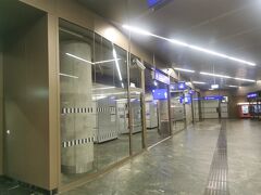 ウィーン観光最終日。
チェックアウトをし、宿に荷物を預けようとしたらプチ問題発生。
どうやら荷物を預けるには別途料金が発生するらしい。
料金を確認したところ、時間制で預ける時間が長いほどお金がかかるようだったので、本当ならばシュテファン大聖堂に直行する予定を変更し、ウィーン中央駅のコインロッカーに荷物を預けることにしました。
ブダペスト行きの列車はウィーン中央駅から出るので、結果的にはこの方が楽で良かったです。

ちなみに、ウィーン中央駅のロッカーは現金しか使えないのでお気を付けください！
私は朝の9時前ごろに預けたのでガラガラでしたが、13時ごろにに戻ってきた際には空きロッカーを待つ人が何人もいたほどでしたので、時間帯によっては預けるのが難しいかもしれません。
私は機内持ち込みギリギリ可能なサイズのスーツケースでしたが、一番小さいロッカー（2ユーロ）に入りました。宿に預けるより安く上がりました。