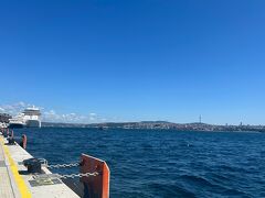 ガラタポートから望むボスフォラス海峡
アジアとヨーロッパを隔てる海峡
とても美しい