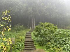 とにかく霧がすごかったです
ここを一人旅で来ていたら怖くなったかも、、(^-^;
