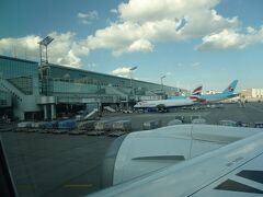 到着したー！！！。

約１５時間は長かったです。。。
でも久々のヨーロッパ、楽しむぞー♪。