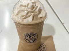 またも、アラモアナショッピングセンターへふらふらと
トローリーでいきました。
コーヒービーンのジャンドゥヤのフラッペ
最高に美味しいです～
毎日でも、飲みたいくらいですが…カロリーもすごそう
