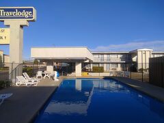 今日の宿泊は、昨日のホテルから1km程しか離れていないページ郊外の「Travelodge by Wyndham Page, View of Lake Powell」17,400円/泊です。
ちなみにレイクパウエルは見えず、レイクパウエルの方を向いていました。
