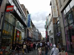 ケルンの目抜き通りのひとつホーエ通り。さすがショッピング街なだけあって賑わっていますね。
昔はLEGO好きだったなぁ、今お店に入ったらいくらでも過ごせてしまいそう・・・