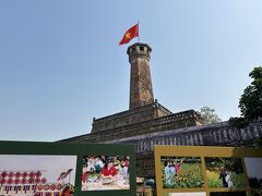 　さて2箇所目はタンロン城跡です。かつてのベトナム王朝の都が置かれた場所で、ハノイの中心部にあります。写真は国旗掲揚塔です。