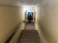 司令室の他にも通信室や毒ガスが入っても換気できるような施設も(うろ覚えです)

写真は地下室から上を見上げた写真。