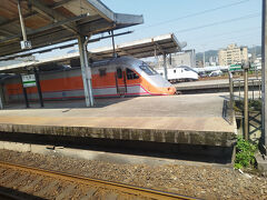 途中　七猪だったか、特急の追い越し待ち。
鉄道記念公園があるようです。