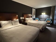 しかもクラブフロアを準備してくれたそう。
ダブルベッドが2台の広い部屋。
13時30分にはお部屋に入れました。