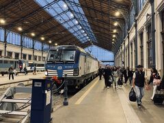 19:25　ほぼ1時間遅れでブダペスト西駅に到着。