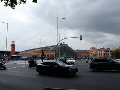 かなり遅れてマドリード(Madrid-Puerta De Atocha)に到着。駅舎は改装中。